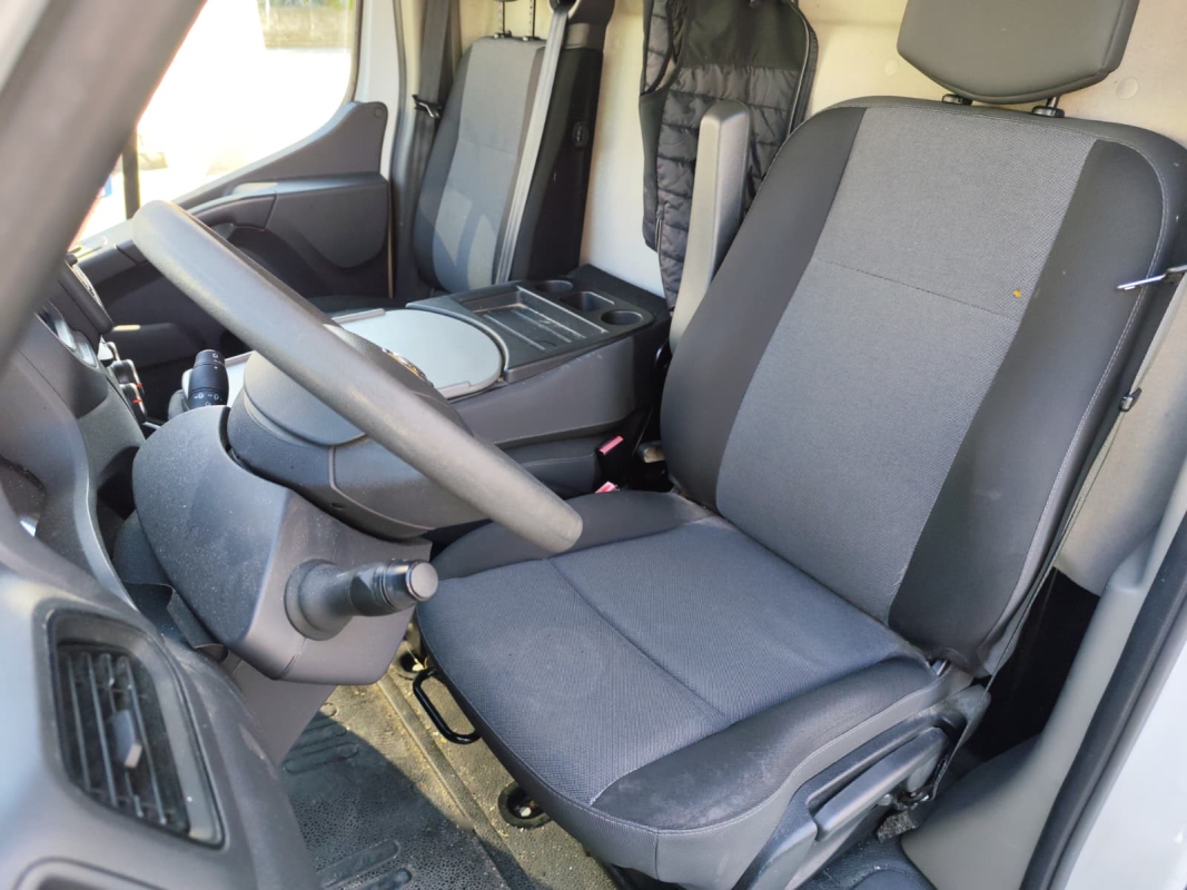 Nissan NV400 — 9