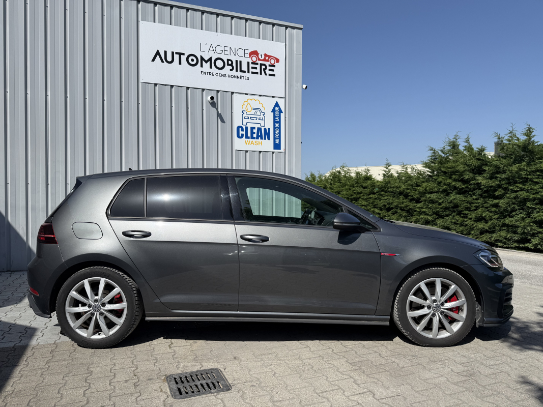 Volkswagen Golf — 2