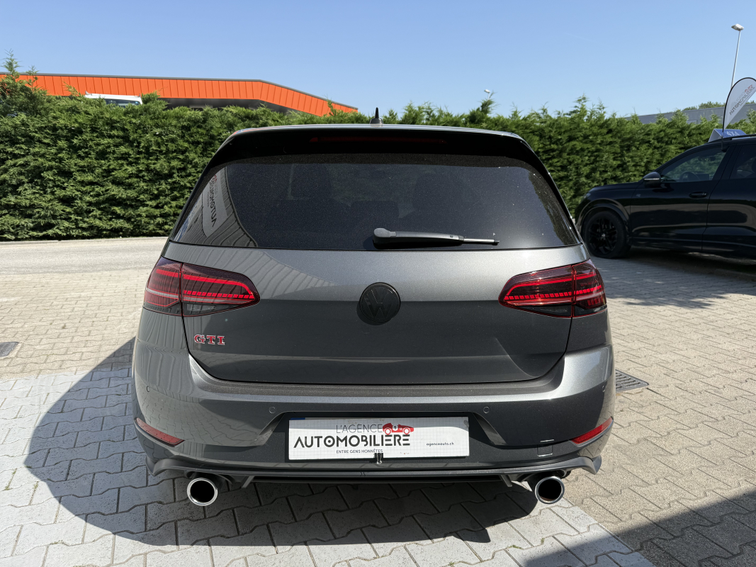 Volkswagen Golf — 4