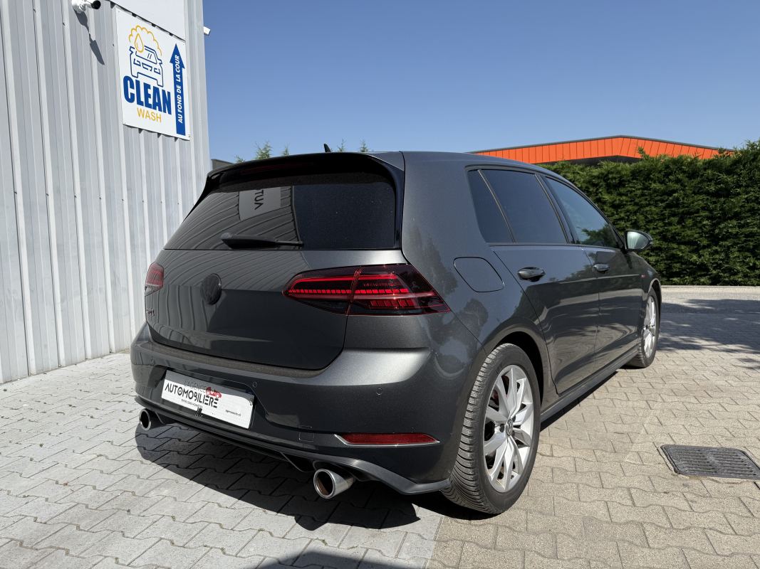 Volkswagen Golf — 3