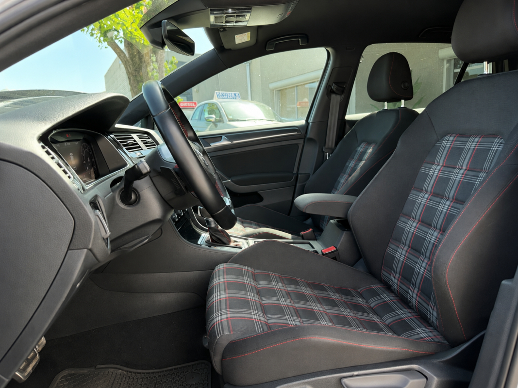 Volkswagen Golf — 8