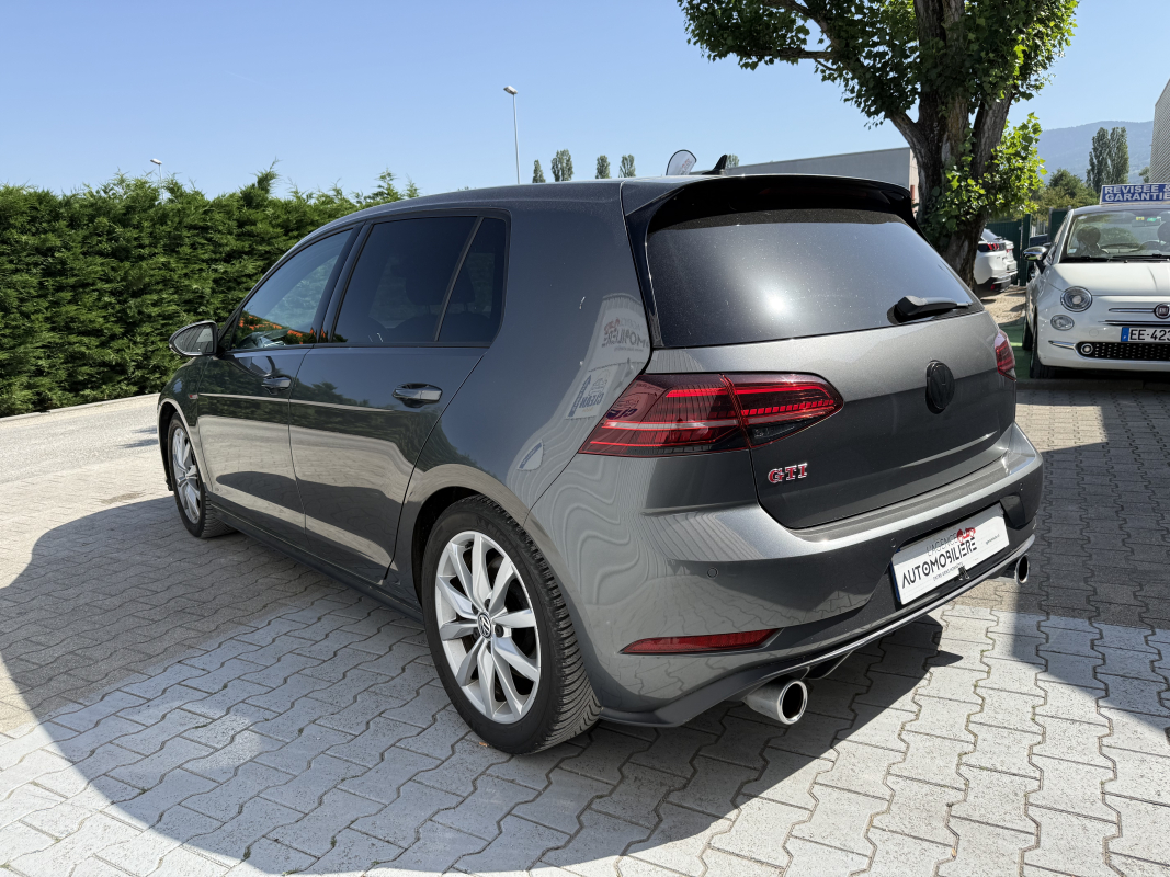 Volkswagen Golf — 5