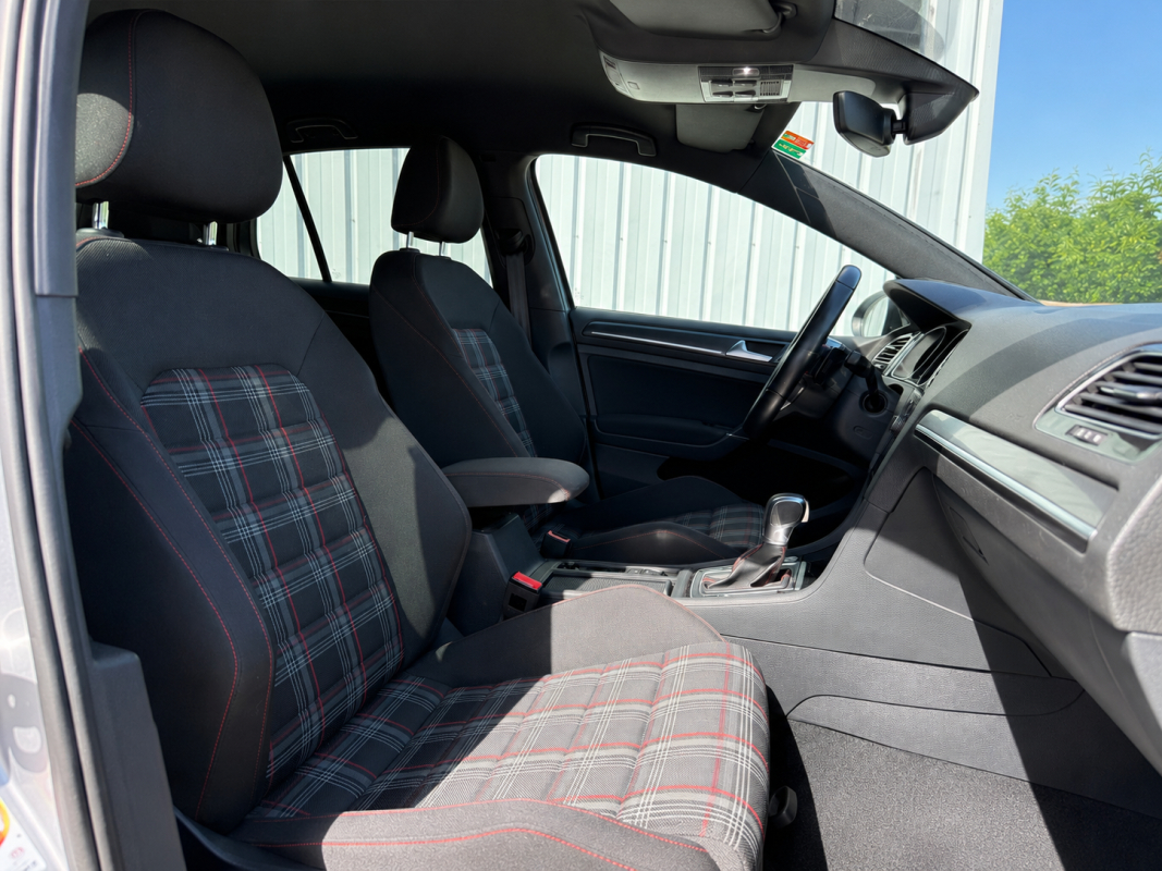 Volkswagen Golf — 12