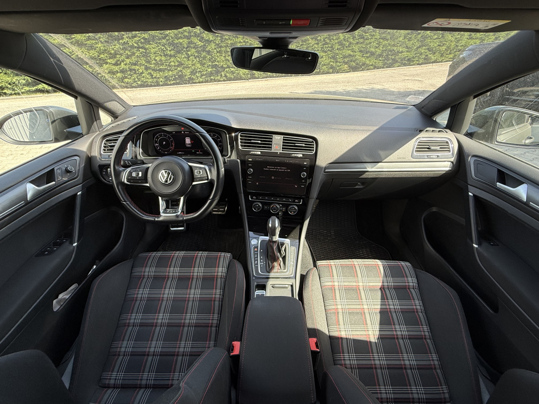 Volkswagen Golf — 9
