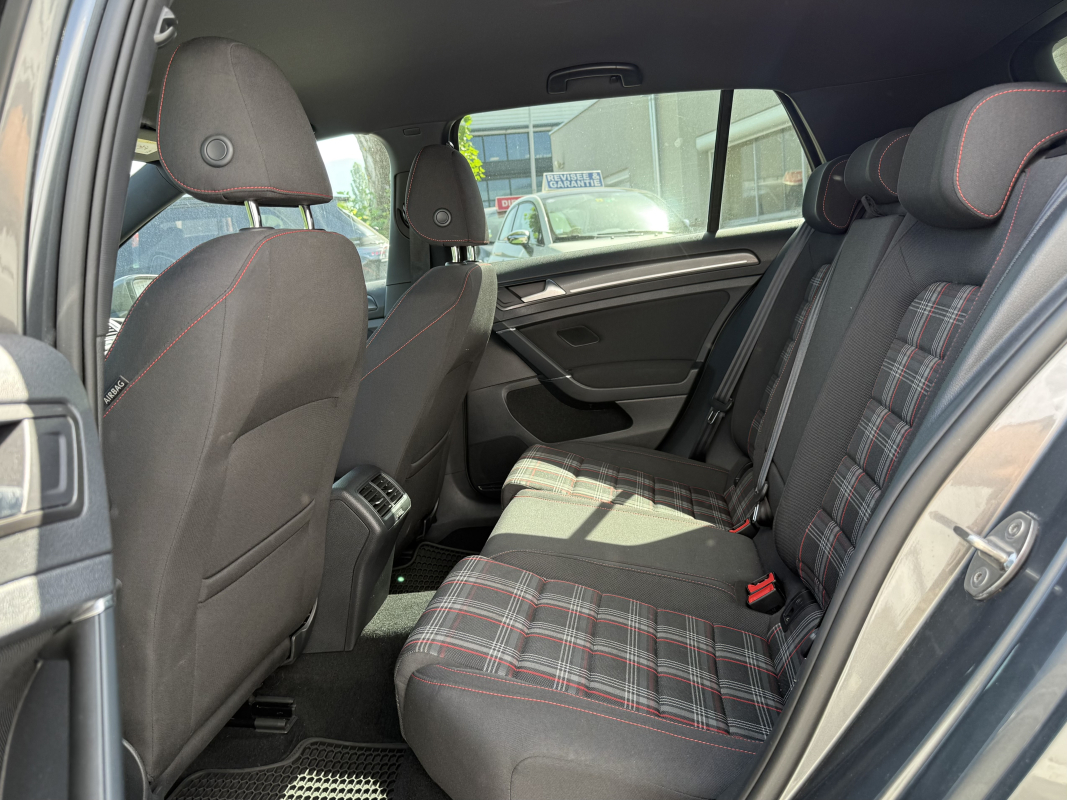 Volkswagen Golf — 13