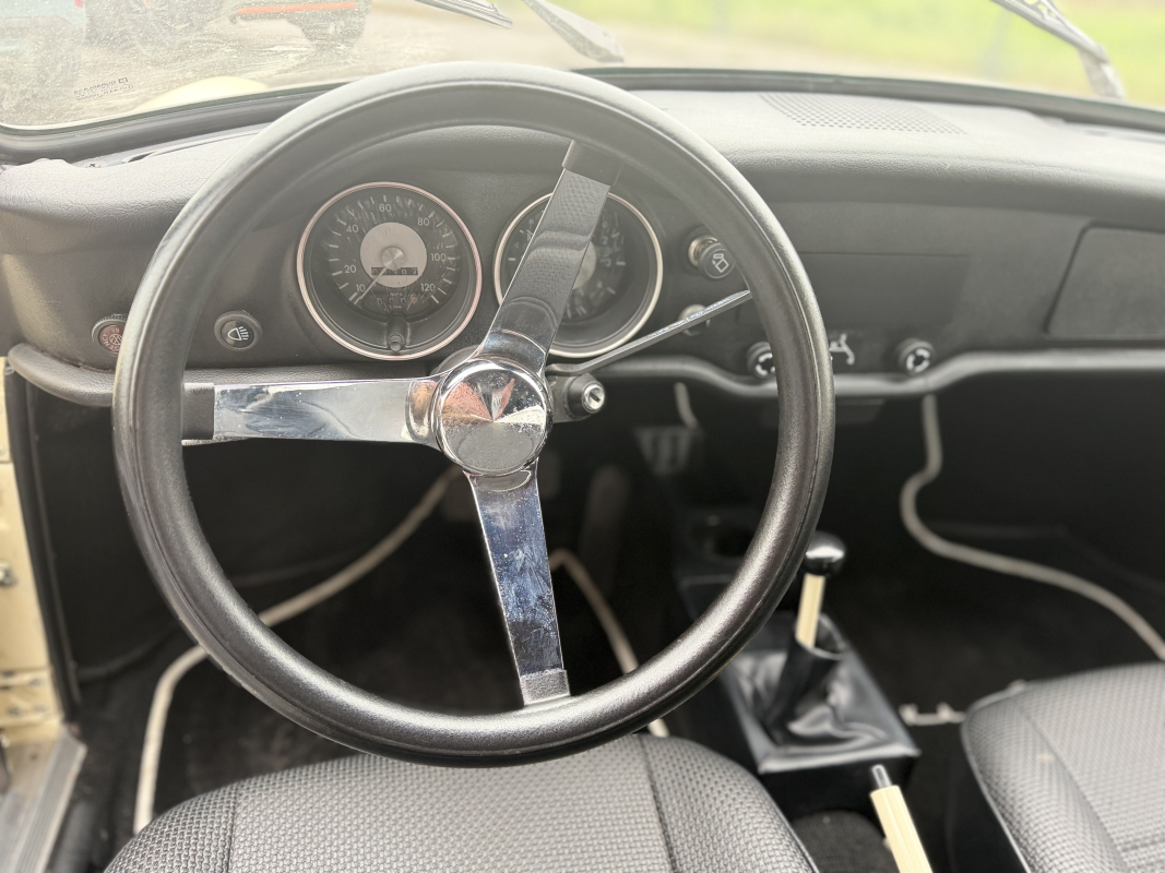 Volkswagen Karmann Ghia — 9