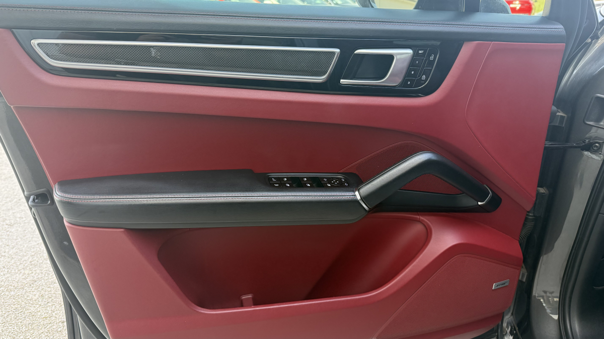 Porsche Cayenne — 12