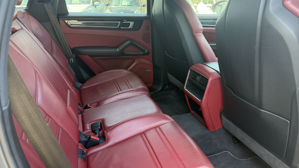 Porsche Cayenne — 24