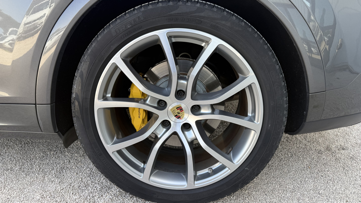 Porsche Cayenne — 30