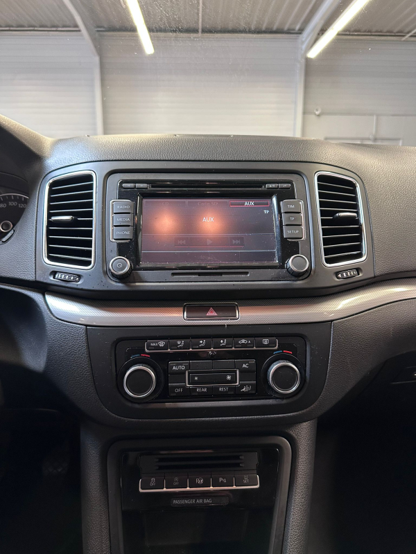 Volkswagen Sharan — 24