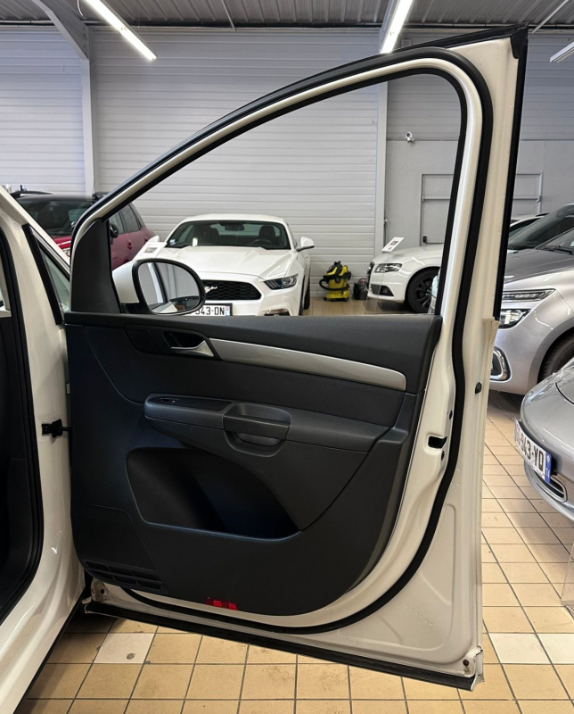 Volkswagen Sharan — 33