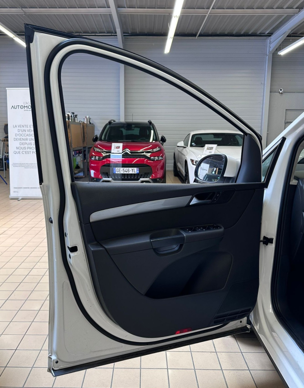 Volkswagen Sharan — 32