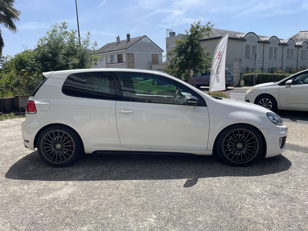 Volkswagen Golf — 4