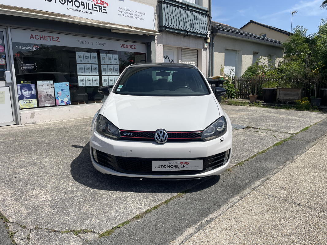 Volkswagen Golf — 2