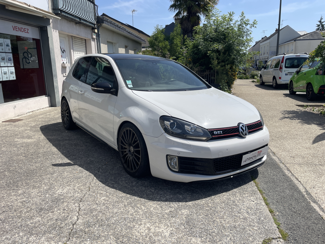 Volkswagen Golf — 3
