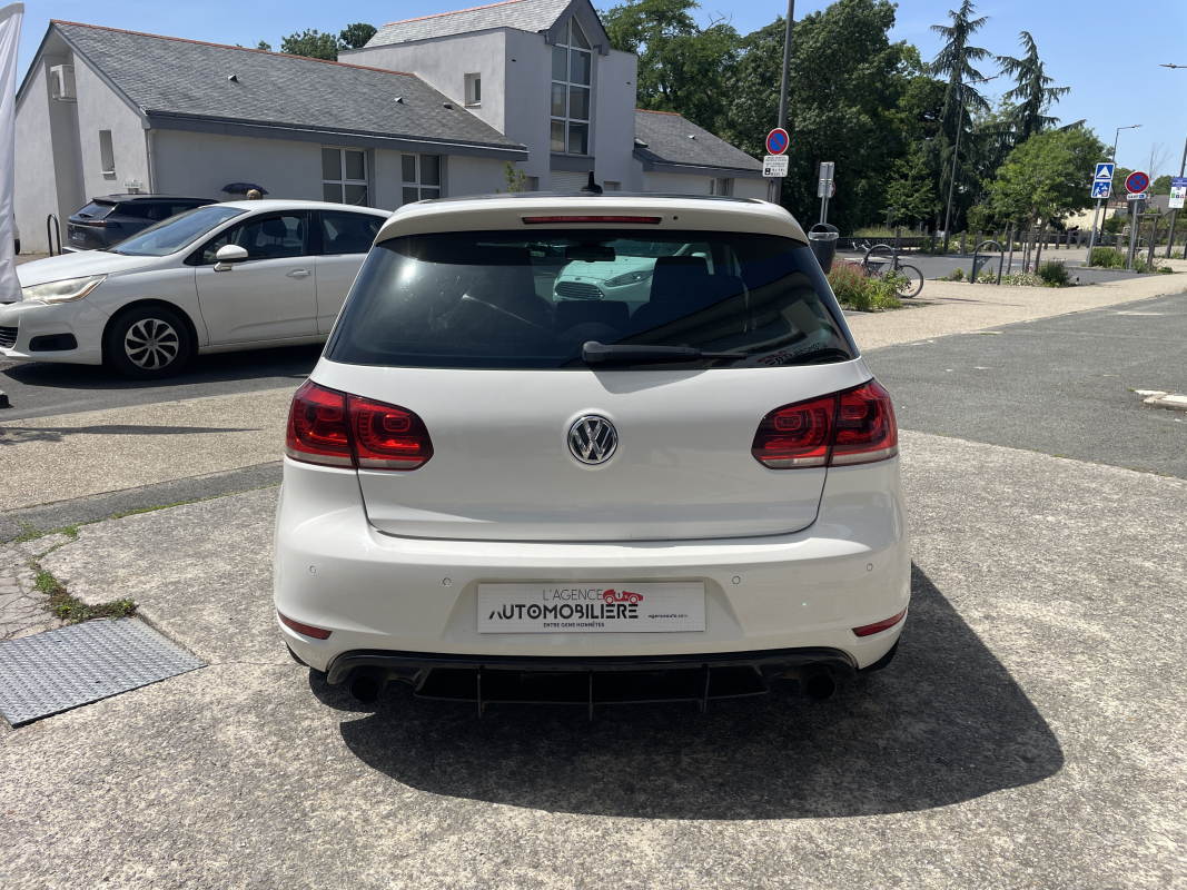 Volkswagen Golf — 6