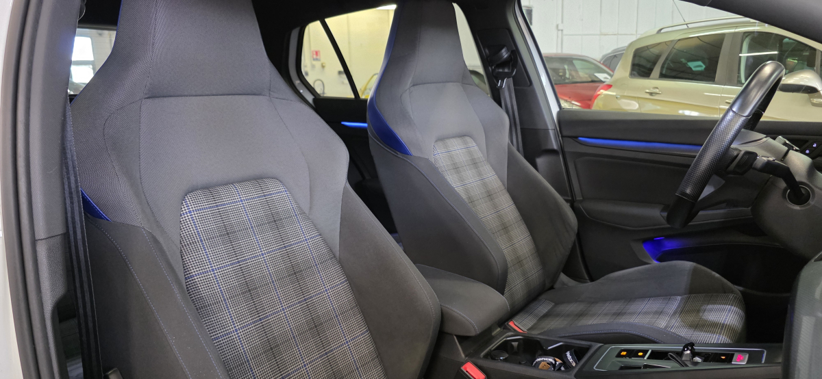 Volkswagen Golf — 24