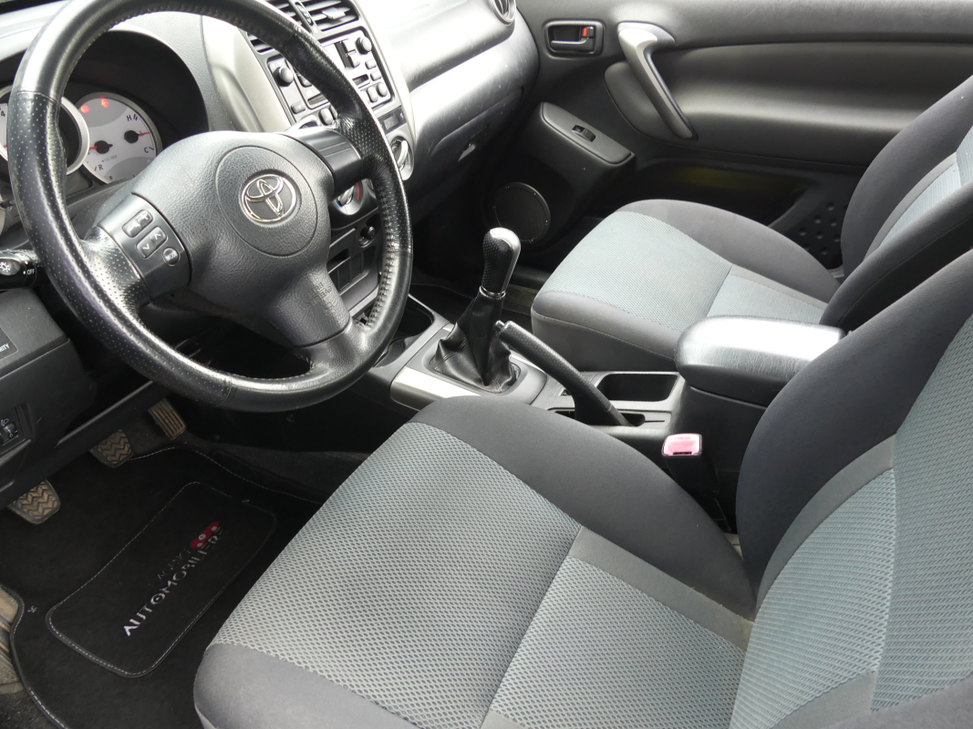 Toyota RAV4 — 9