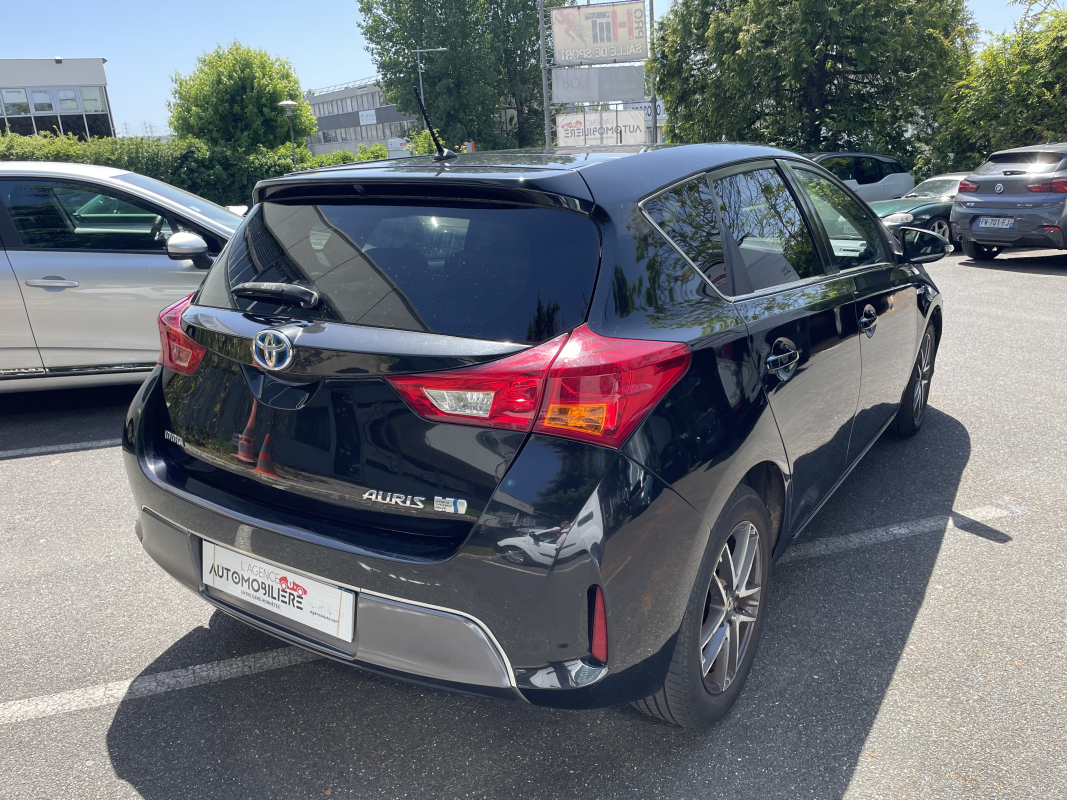 Toyota Auris — 7
