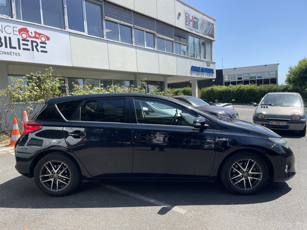 Toyota Auris — 8