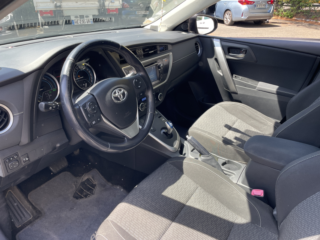 Toyota Auris — 10