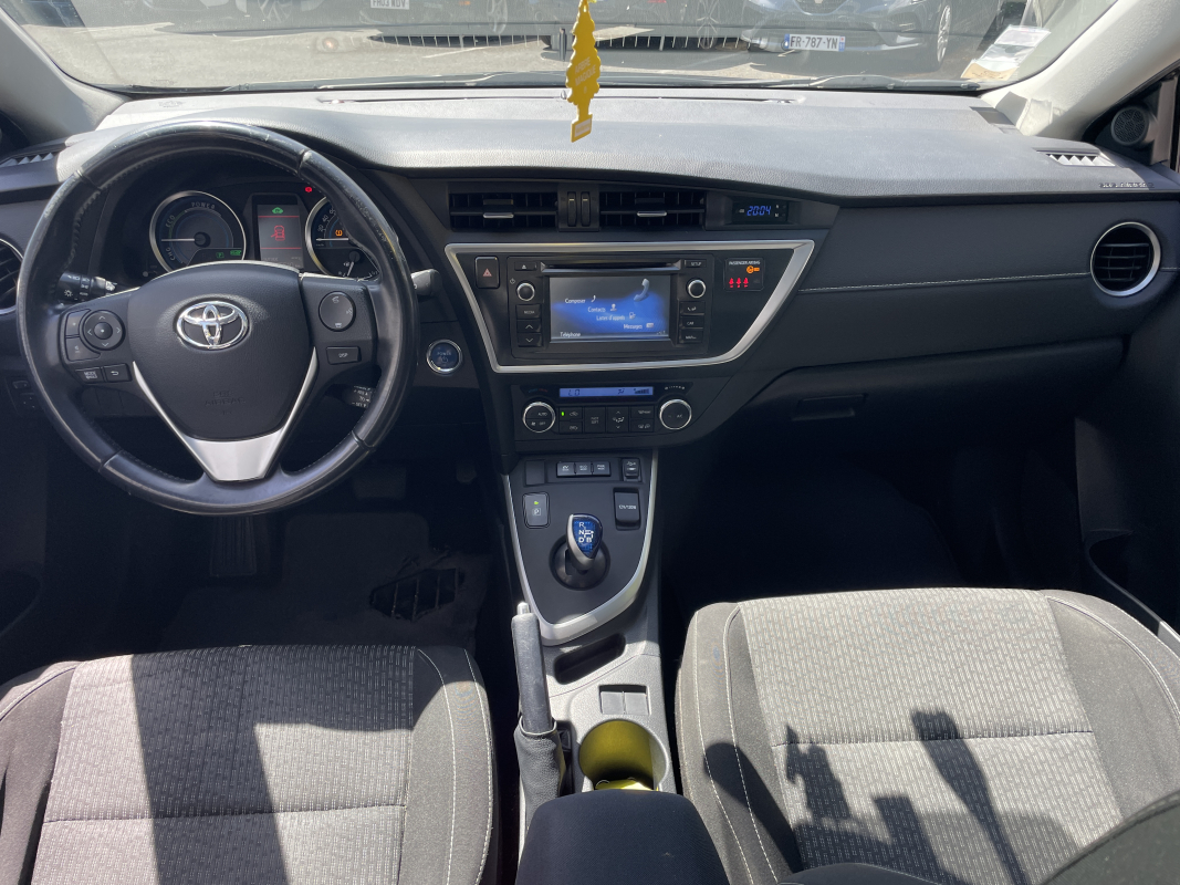 Toyota Auris — 13