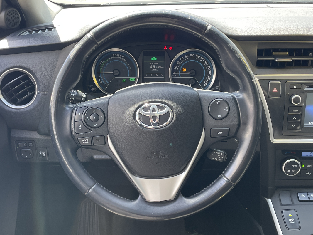 Toyota Auris — 14