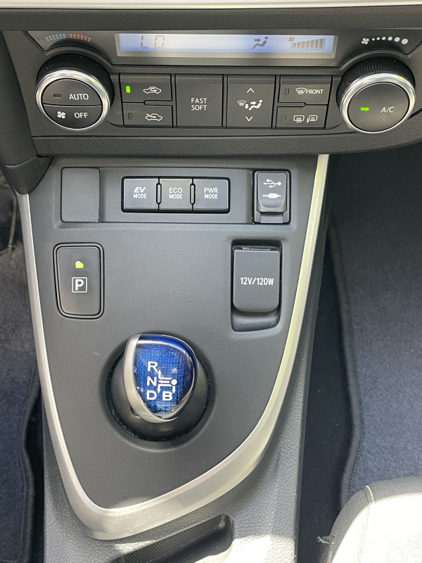 Toyota Auris — 15