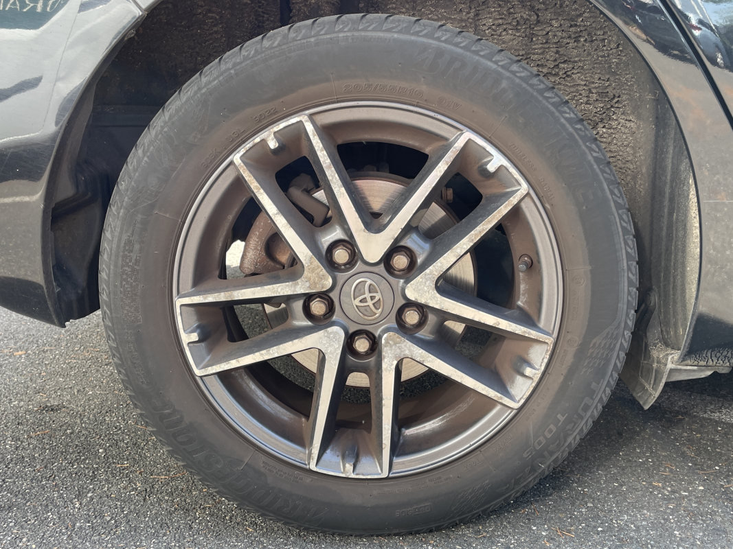 Toyota Auris — 24