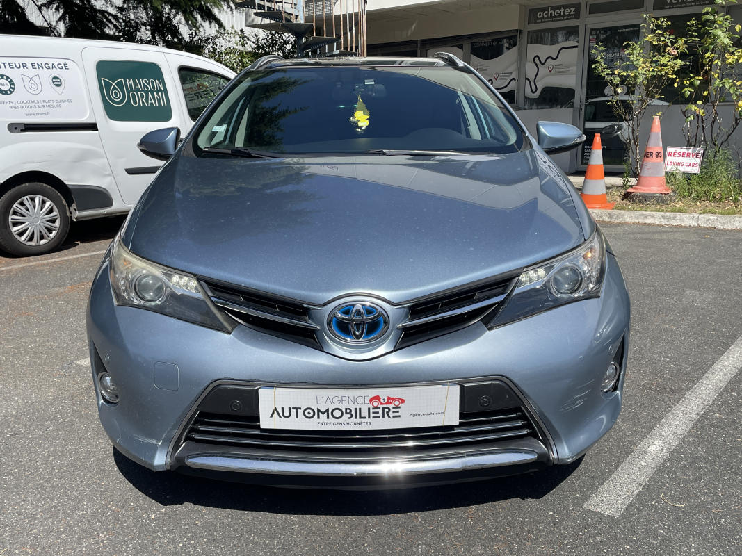 Toyota Auris Touring Sport — 2