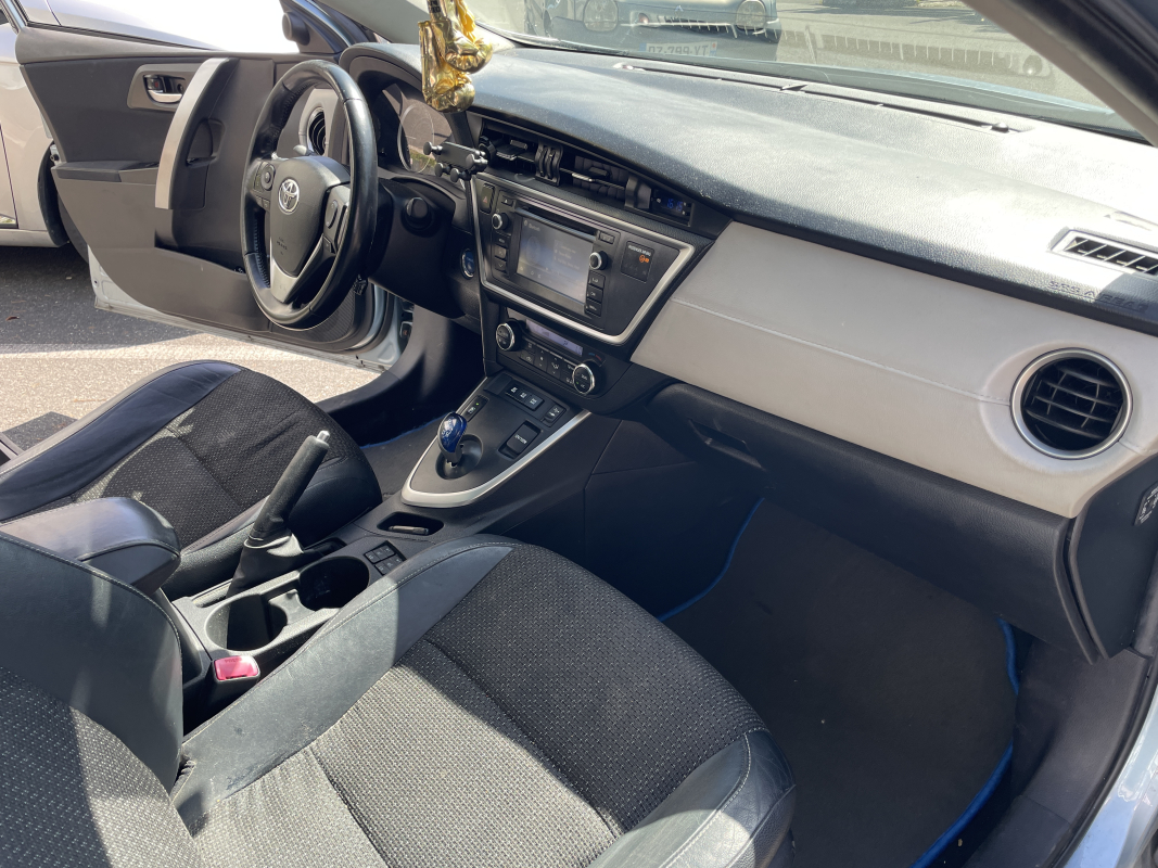 Toyota Auris Touring Sport — 12