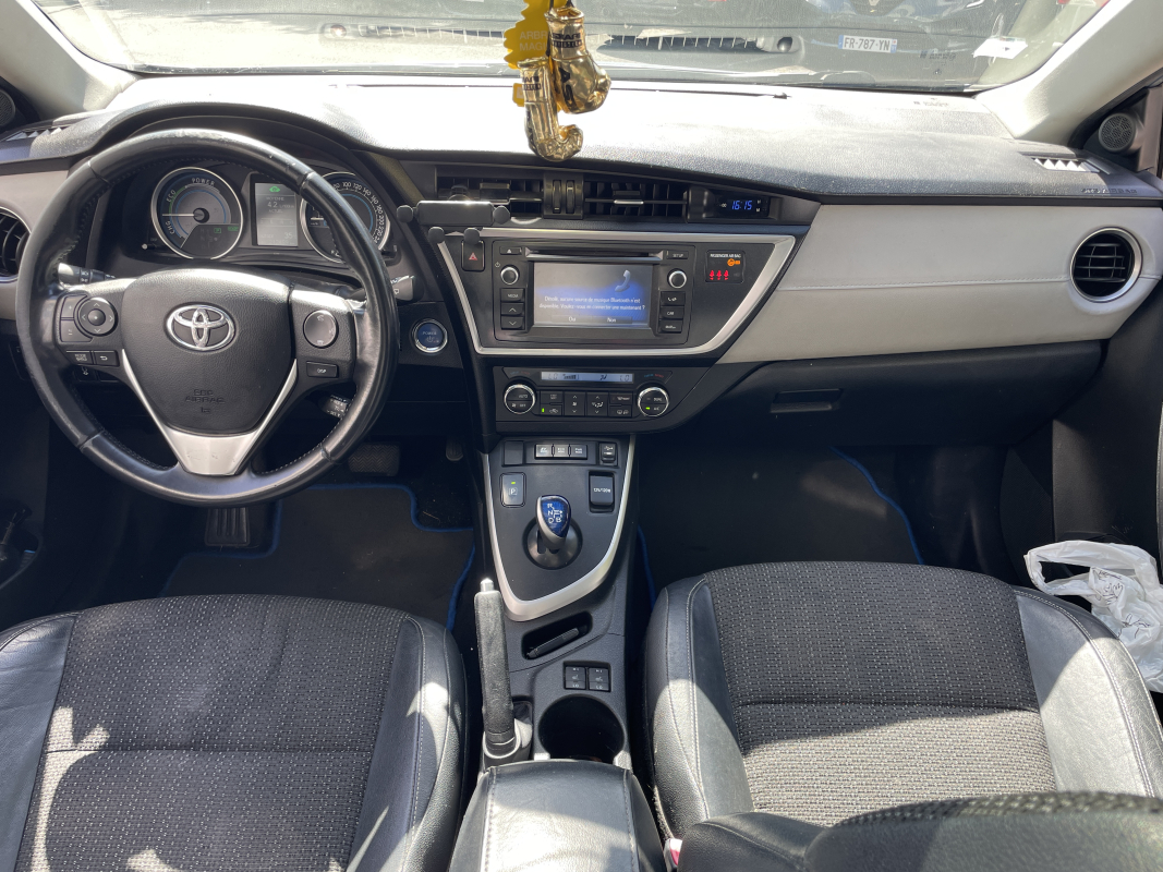 Toyota Auris Touring Sport — 13
