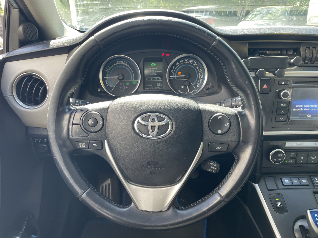 Toyota Auris Touring Sport — 14