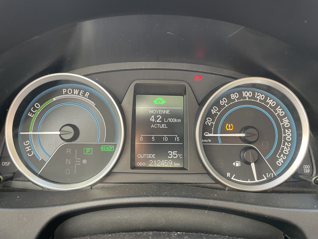 Toyota Auris Touring Sport — 15