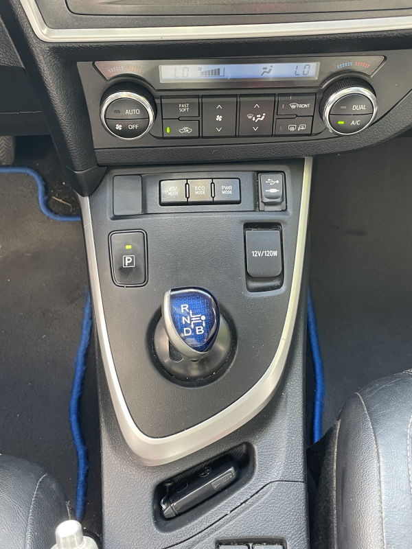 Toyota Auris Touring Sport — 16