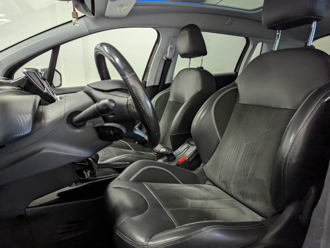 Peugeot 2008 — 8