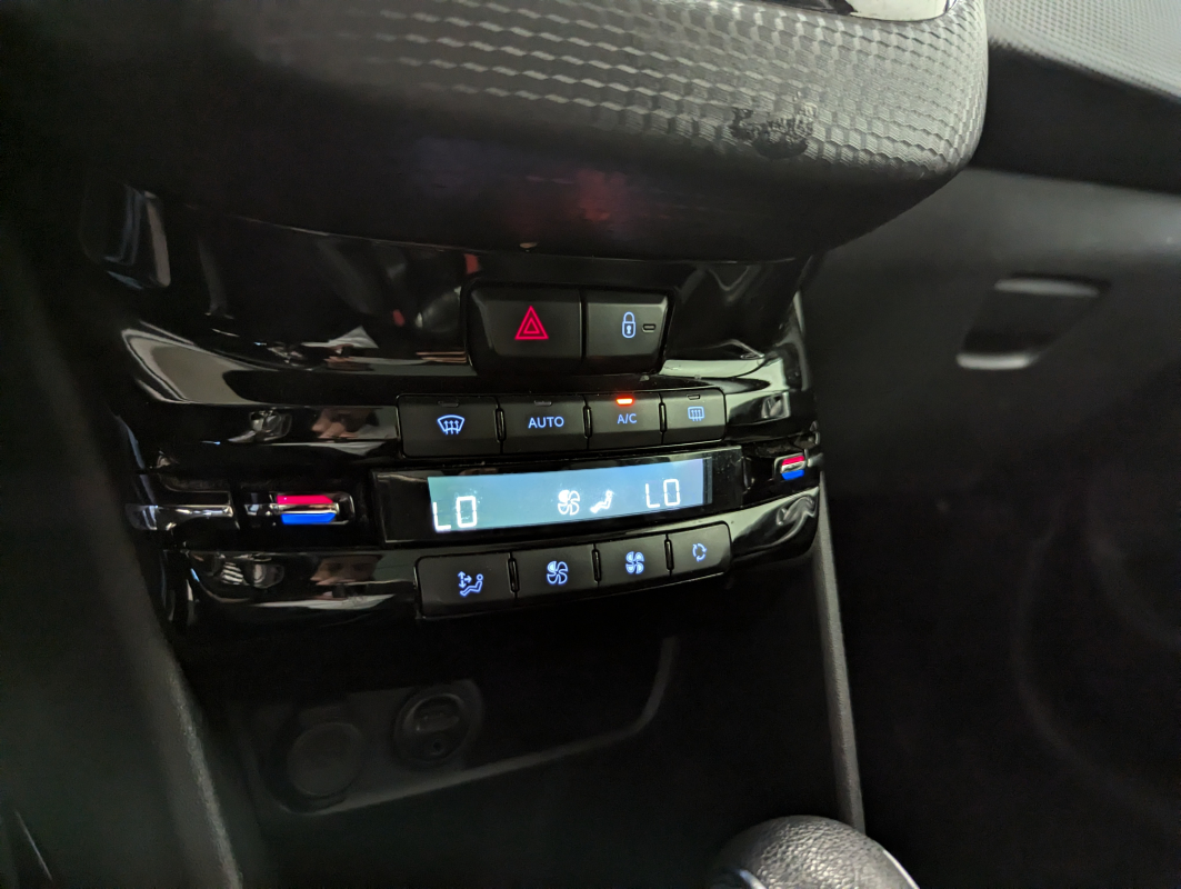 Peugeot 2008 — 16