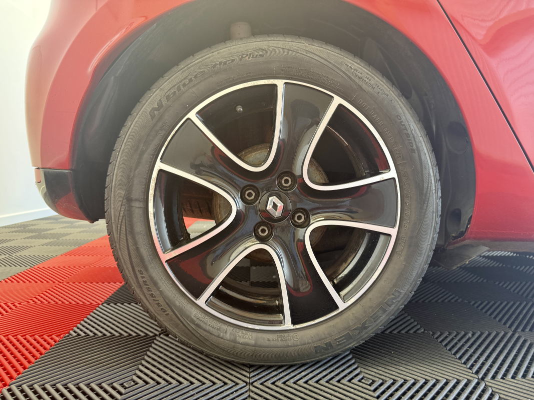 Renault Clio — 24