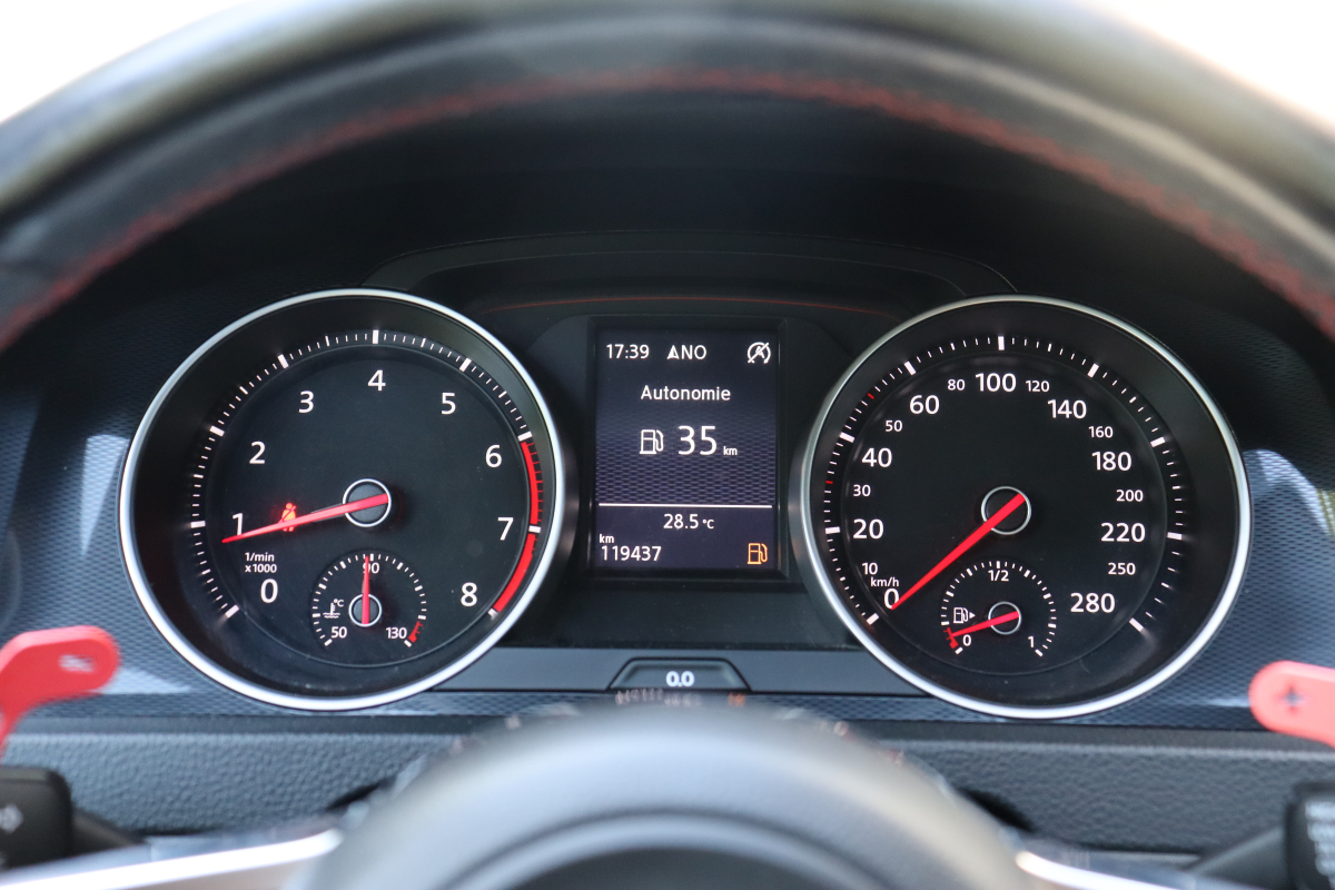 Volkswagen Golf — 16