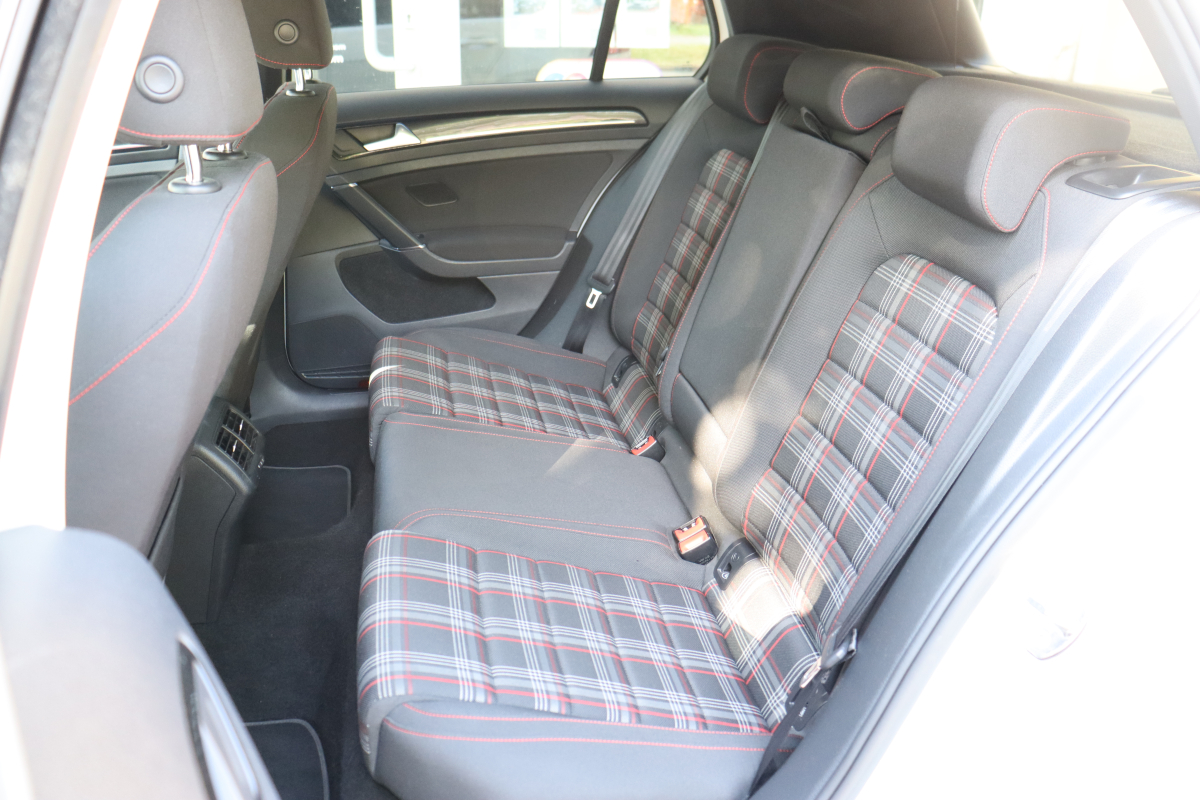 Volkswagen Golf — 24