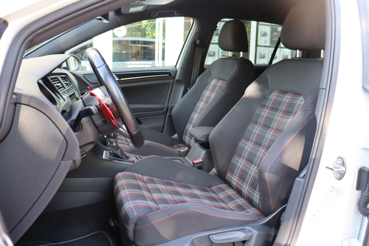 Volkswagen Golf — 23