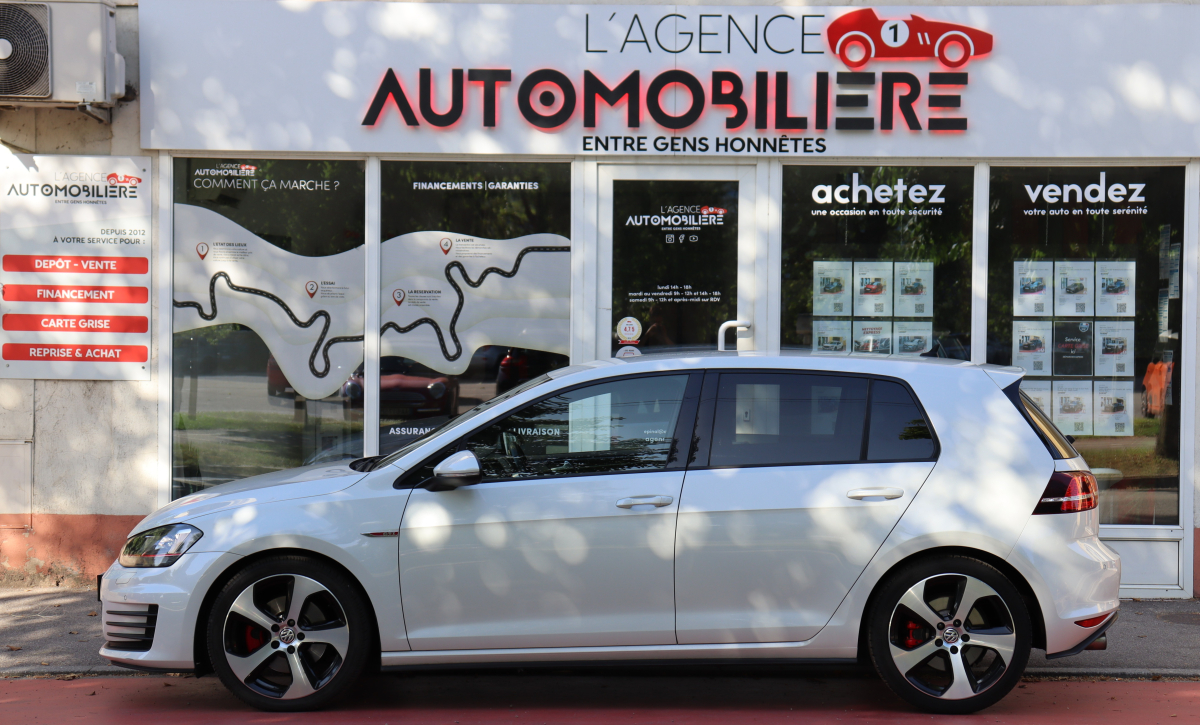 Volkswagen Golf — 3
