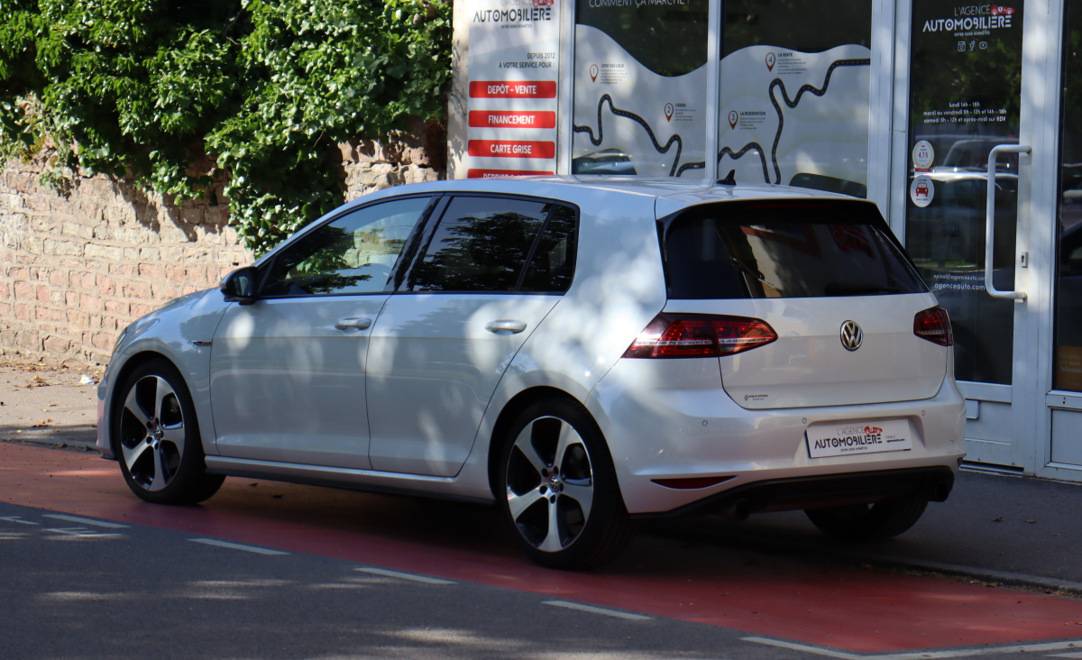 Volkswagen Golf — 5