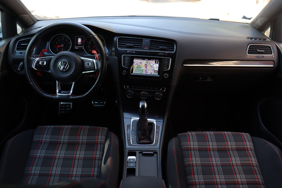 Volkswagen Golf — 12