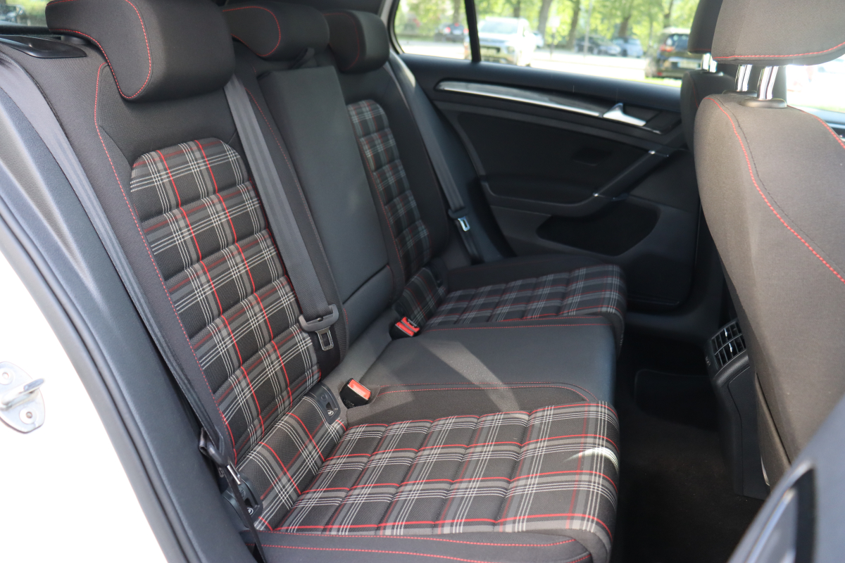 Volkswagen Golf — 26