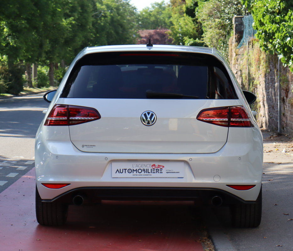 Volkswagen Golf — 6