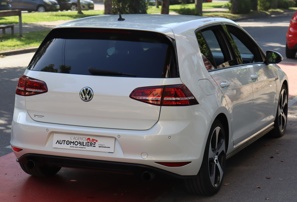 Volkswagen Golf — 7
