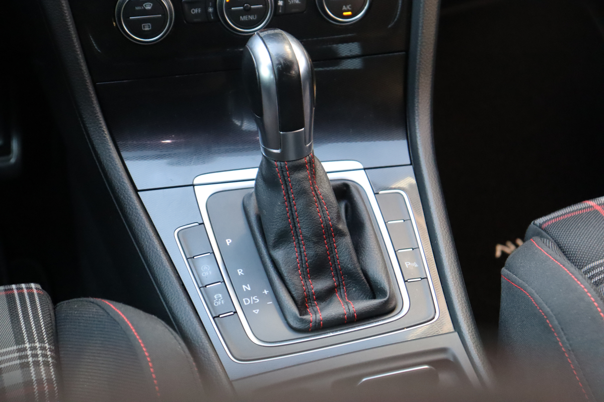 Volkswagen Golf — 21