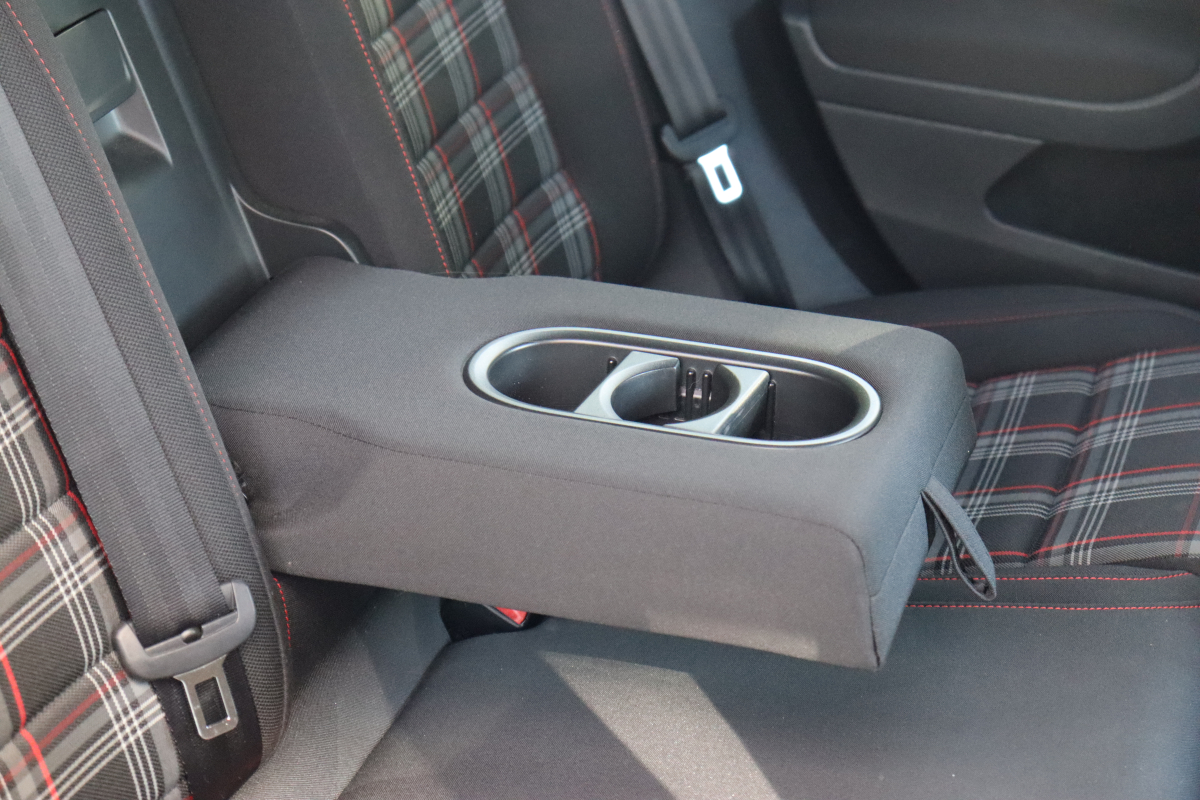 Volkswagen Golf — 25