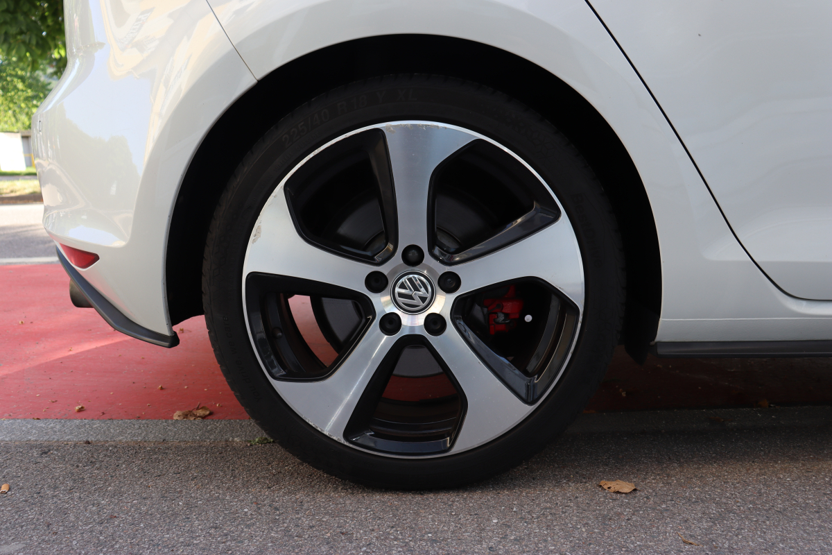 Volkswagen Golf — 35